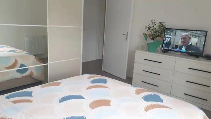 Chambre Calme Dans Une Maison Neuve Avec Jardin Billere エクステリア 写真